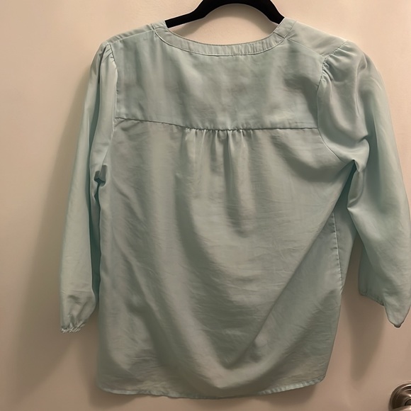 Francesca’s mint green blouse - Picture 3 of 4